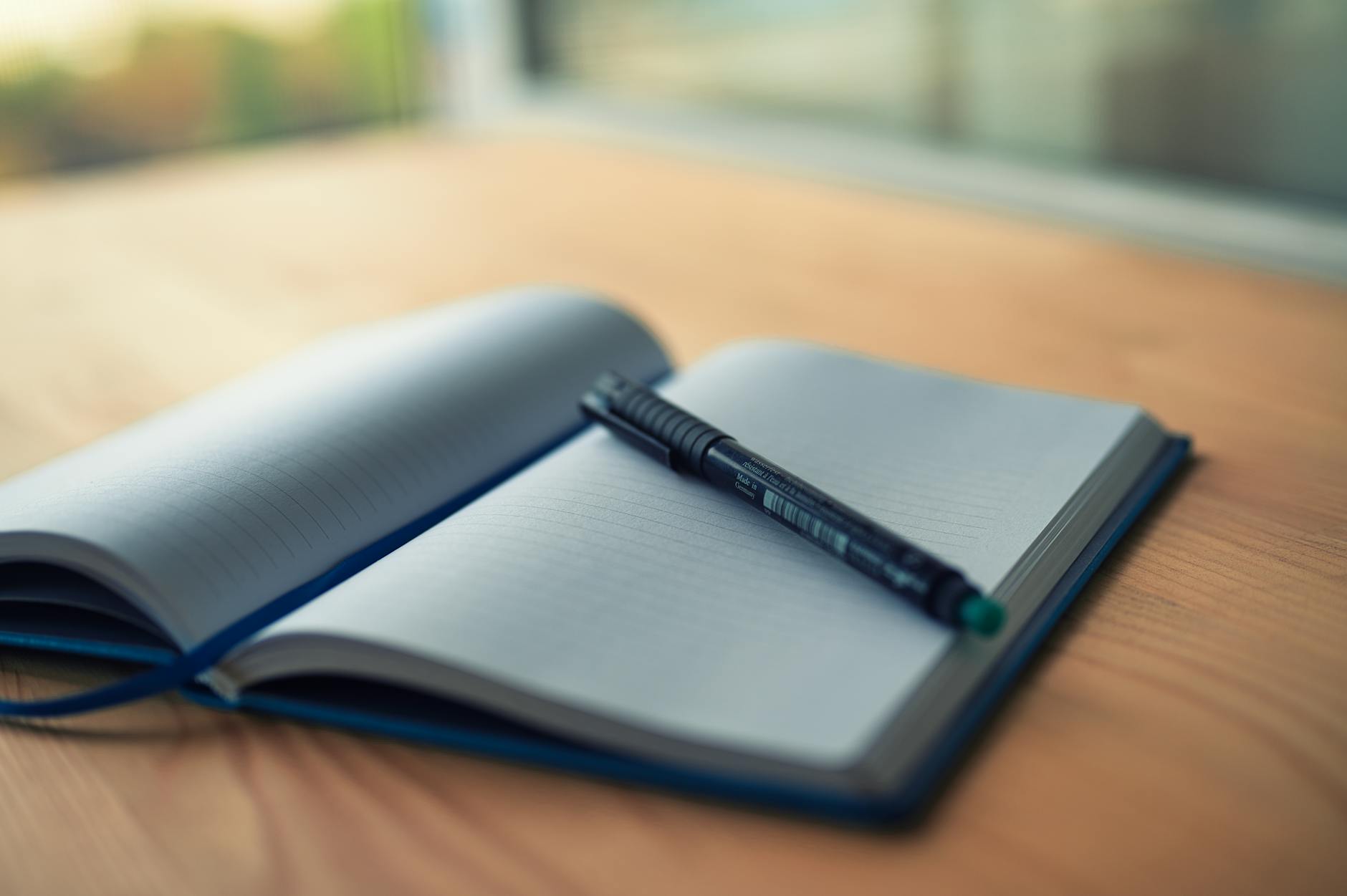 Guide complet sur la définition du copywriting et son rôle dans la vente en ligne