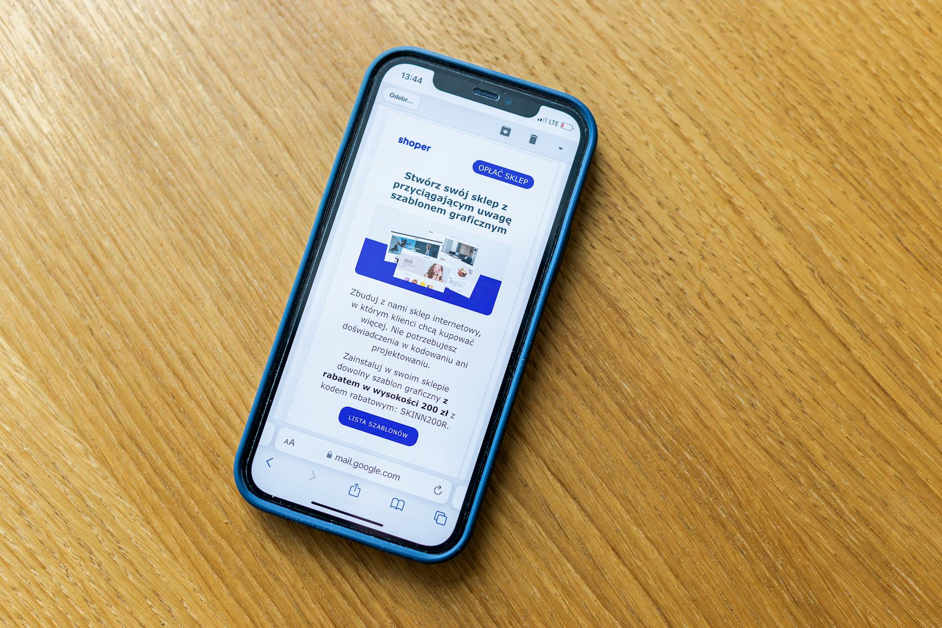 Smartphone affichant une page produit e-commerce