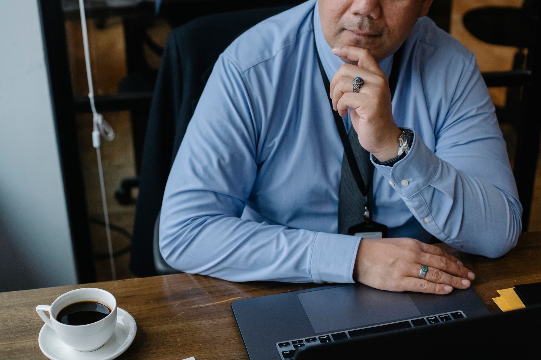 Dirigeant e-commerce comparant agence, copywriter freelance et équipe interne pour son emailing