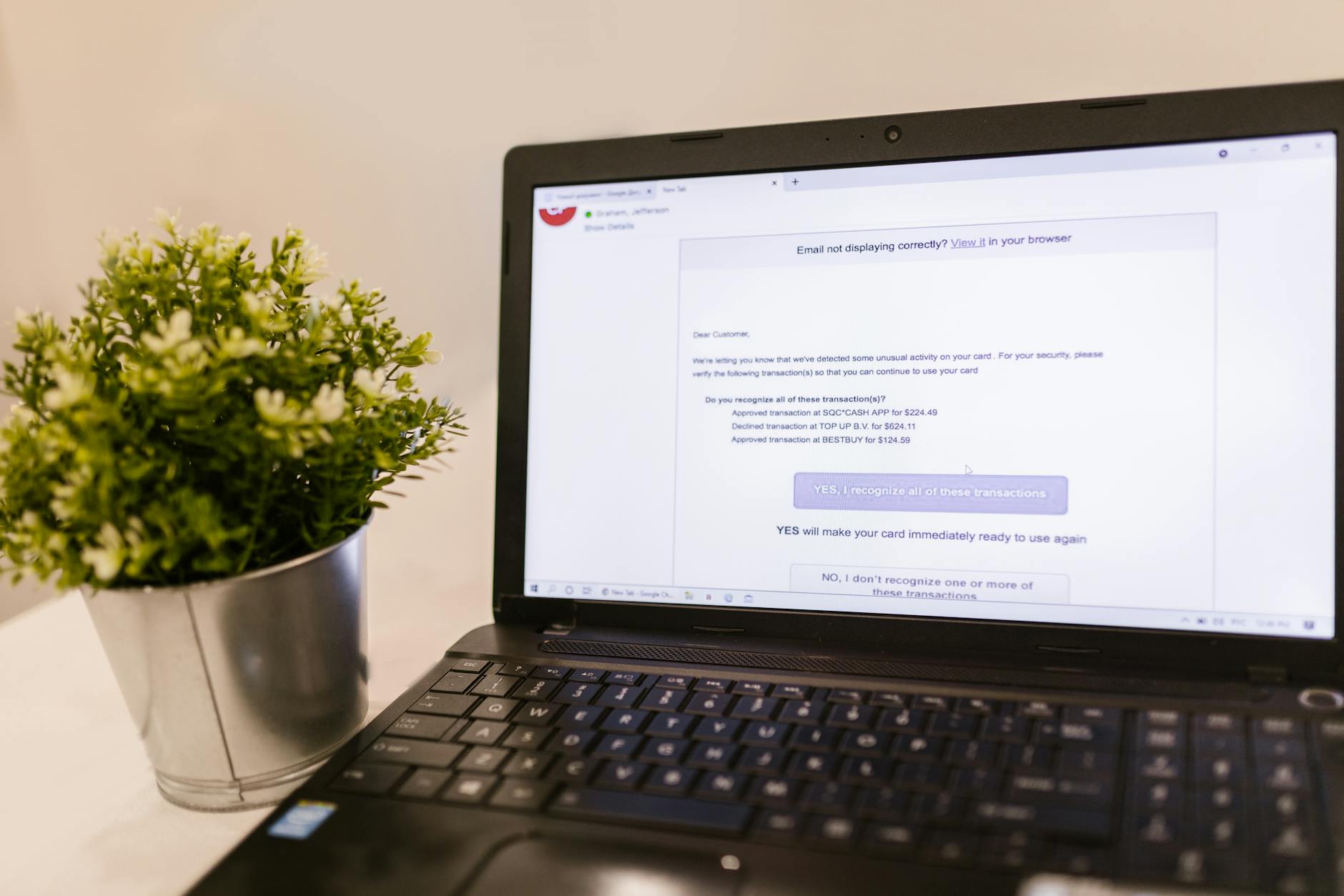 Email affiché sur ordinateur portable